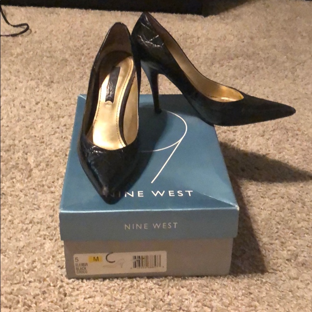 🚫SOLD🚫 Black Nine West Croc embossed leather heels